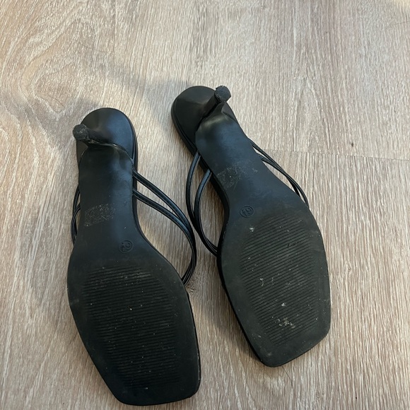 Square Toe Wild Diva Black Strappy Flip Flop Thong Low Heels with Knot - Picture 4 of 4